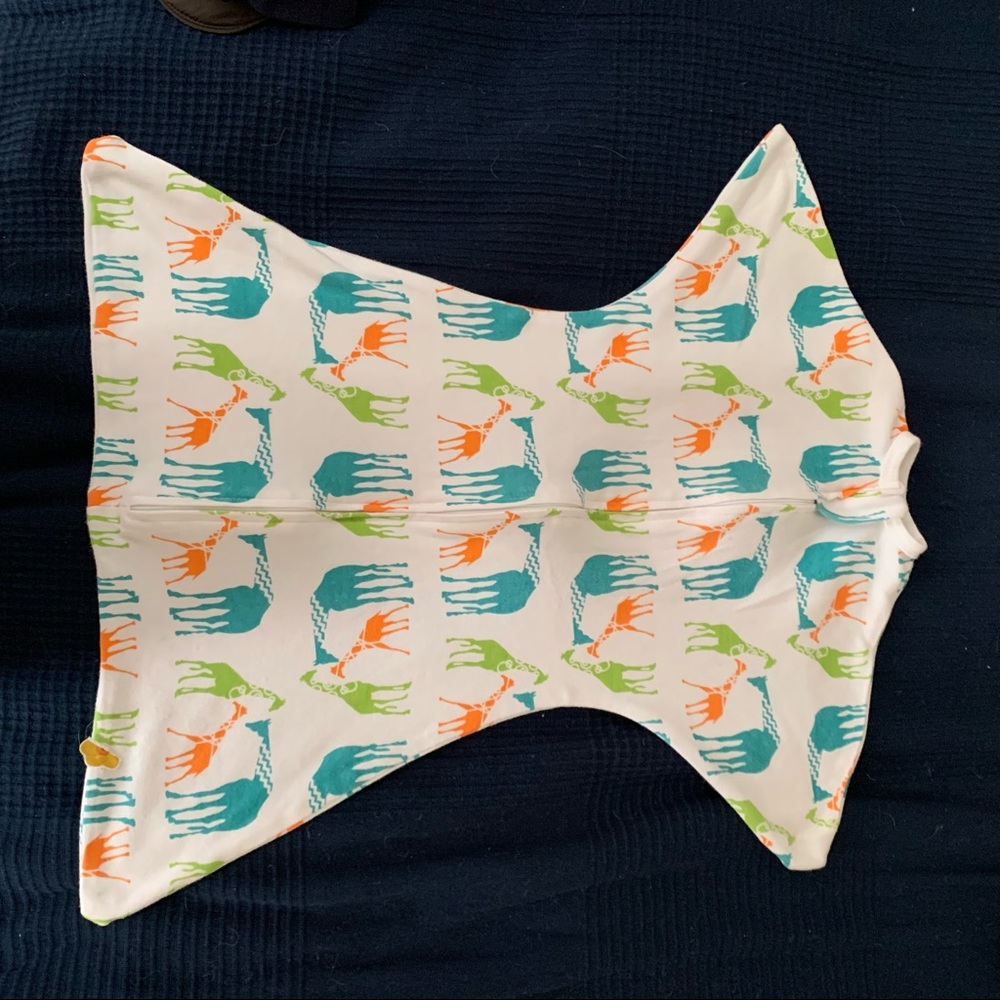 Zipadee zip swaddle transition. Size small